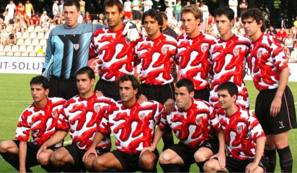 La camiseta “manchada de ketchup” del Athletic Club: protesta visual que hoy vale más de 1.000 euros